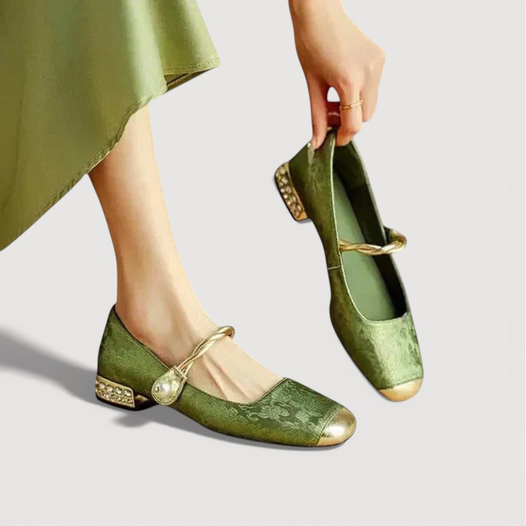 Clara | Timeless Vintage Charm