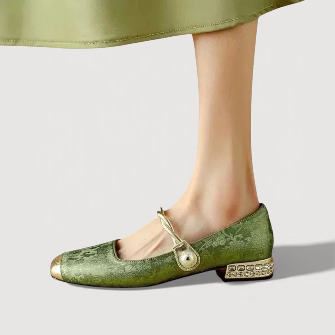 Clara | Timeless Vintage Charm