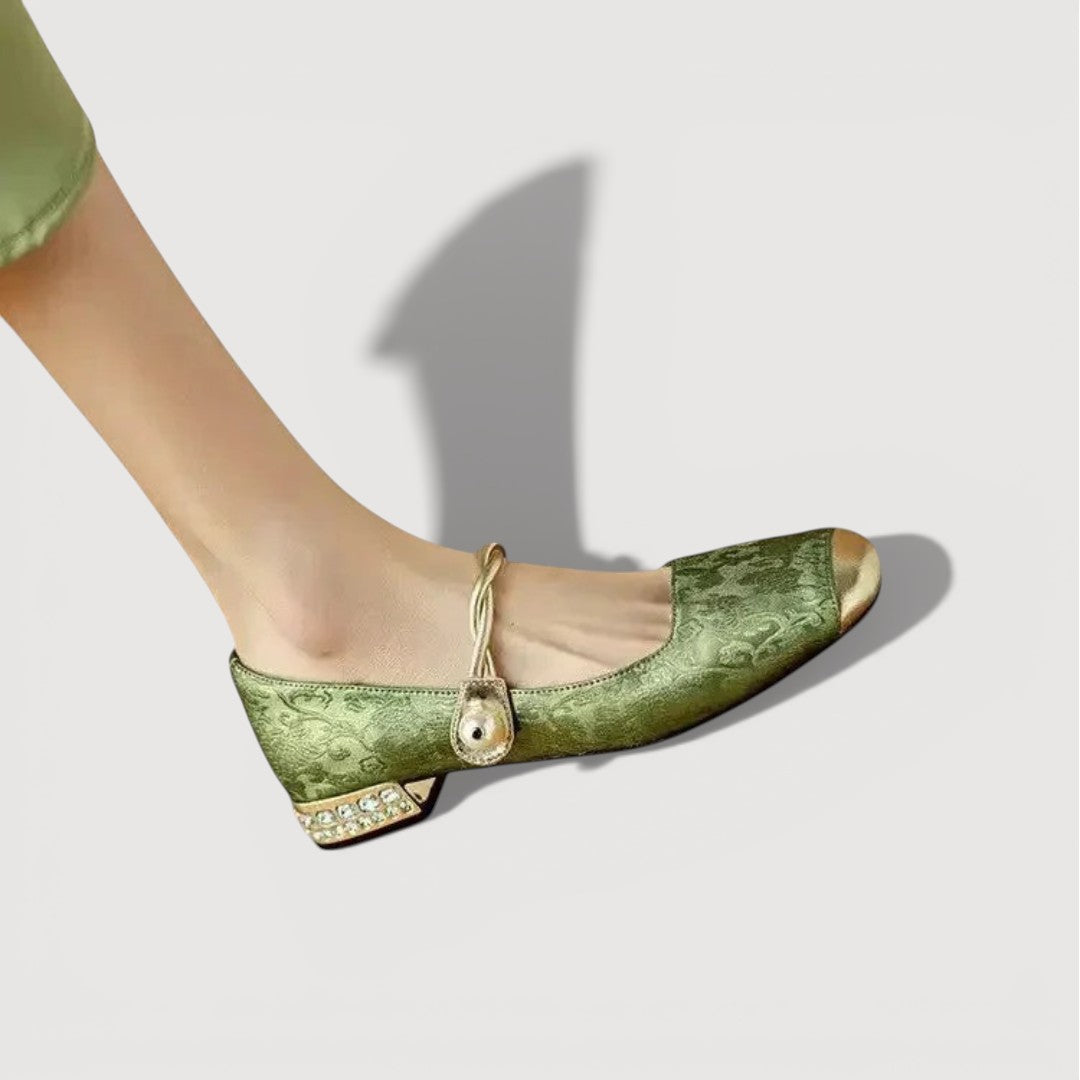 Clara | Timeless Vintage Charm