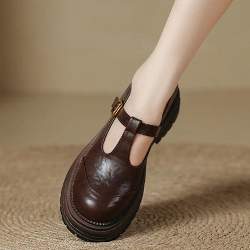Régine | Classic Strapped Shoe