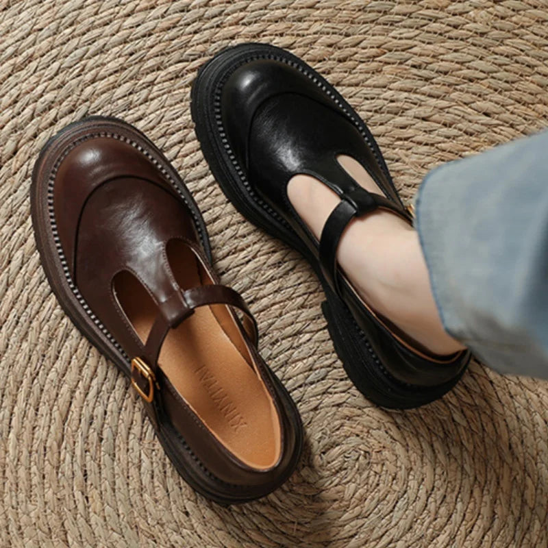 Régine | Classic Strapped Shoe