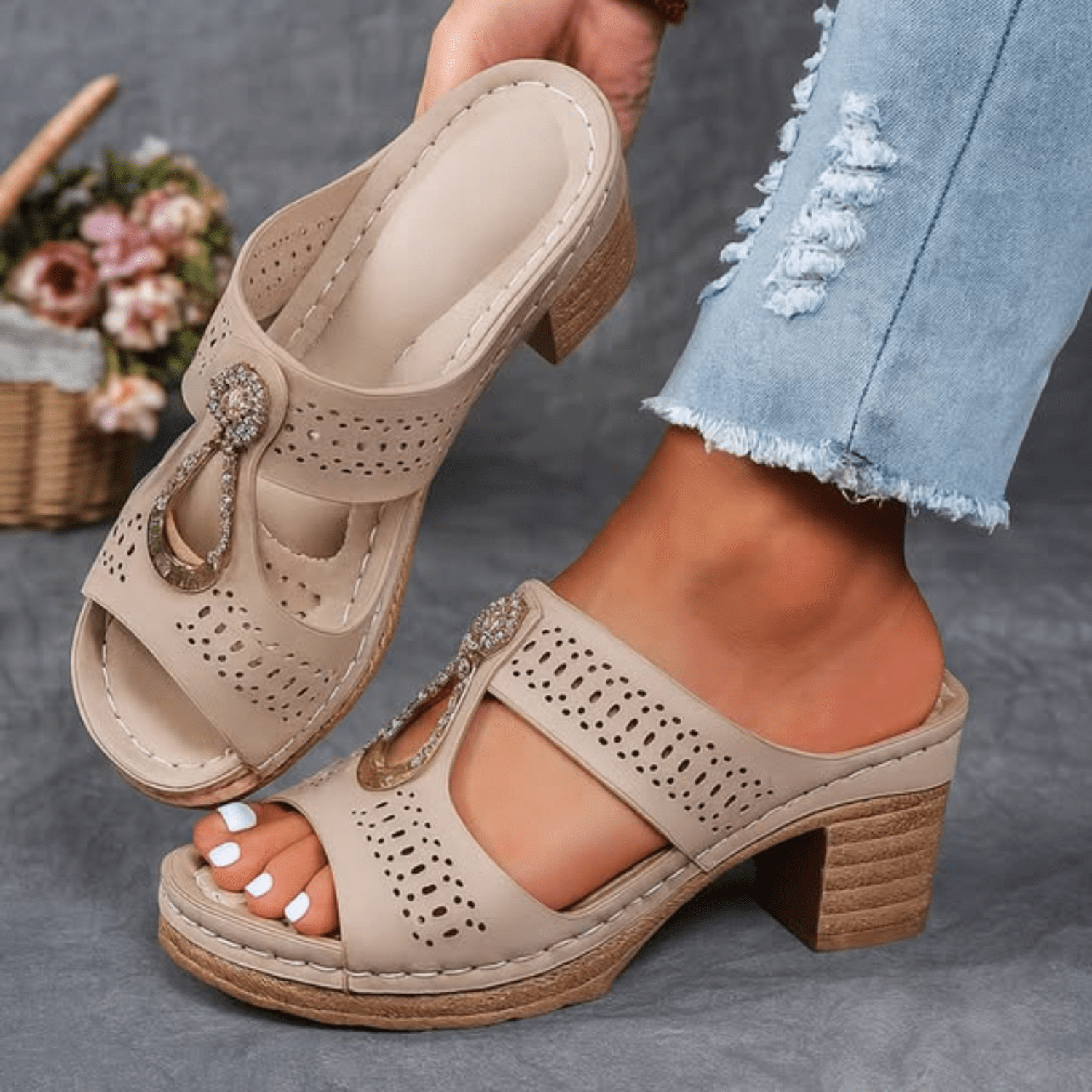 COROLIE CHIC AND COMFORTABLE SUPPORTIVE SANDALS
