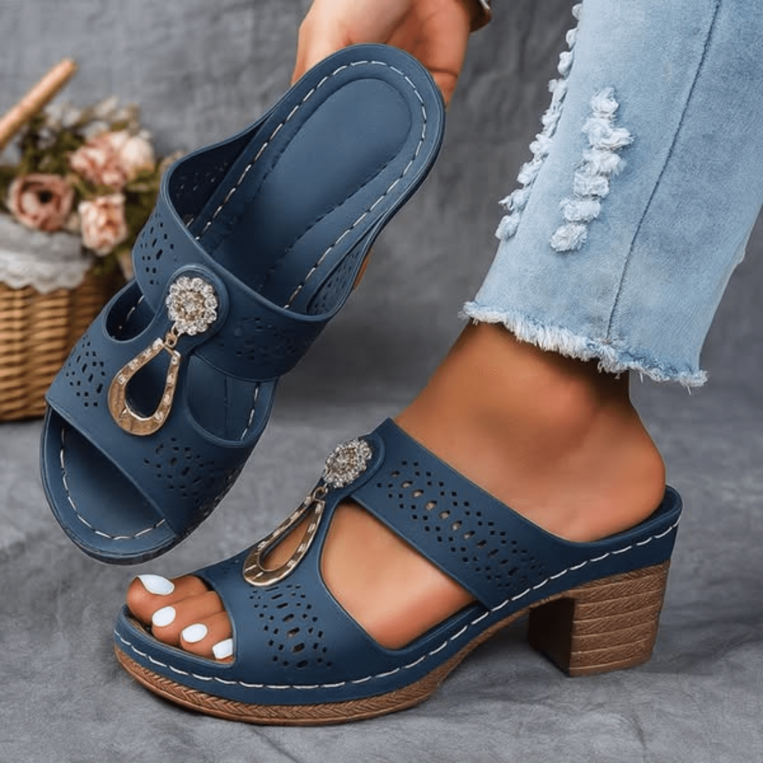 COROLIE CHIC AND COMFORTABLE SUPPORTIVE SANDALS