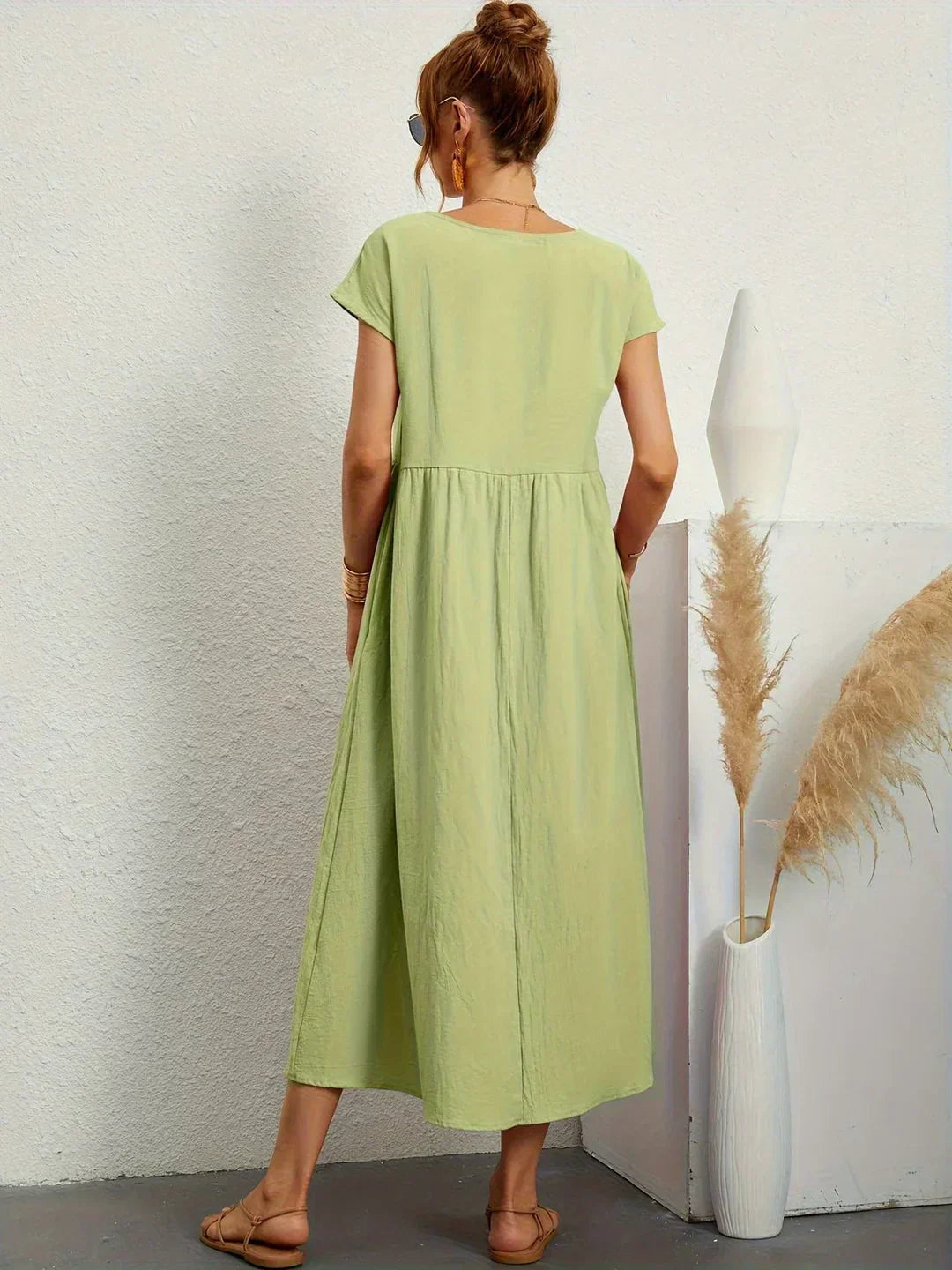 Amira | Elegant Midi Dress with Timeless Design