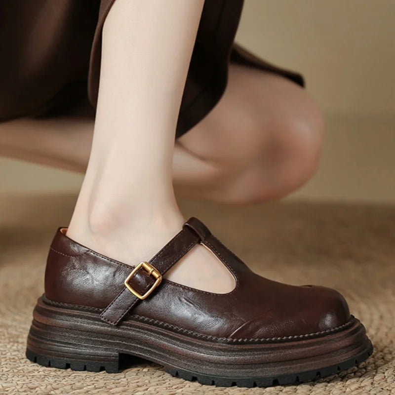 Régine | Classic Strapped Shoe
