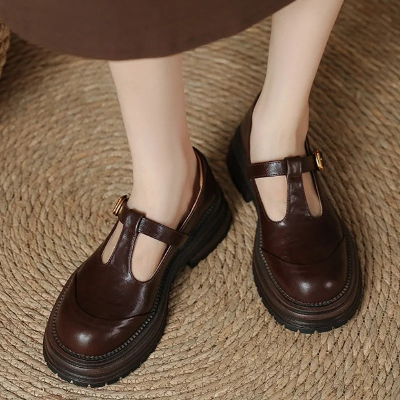 Régine | Classic Strapped Shoe